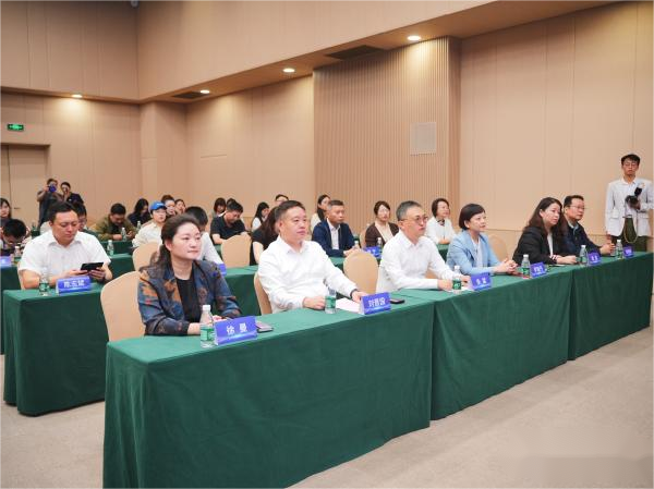 又问集团携手燕舞集团布局银龄赛道 "薇央映画" 银发微短剧 + 文旅新体验项目启动